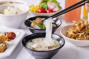 Café da manhã com buffet todos os dias (JPY 1300 por pessoa) 