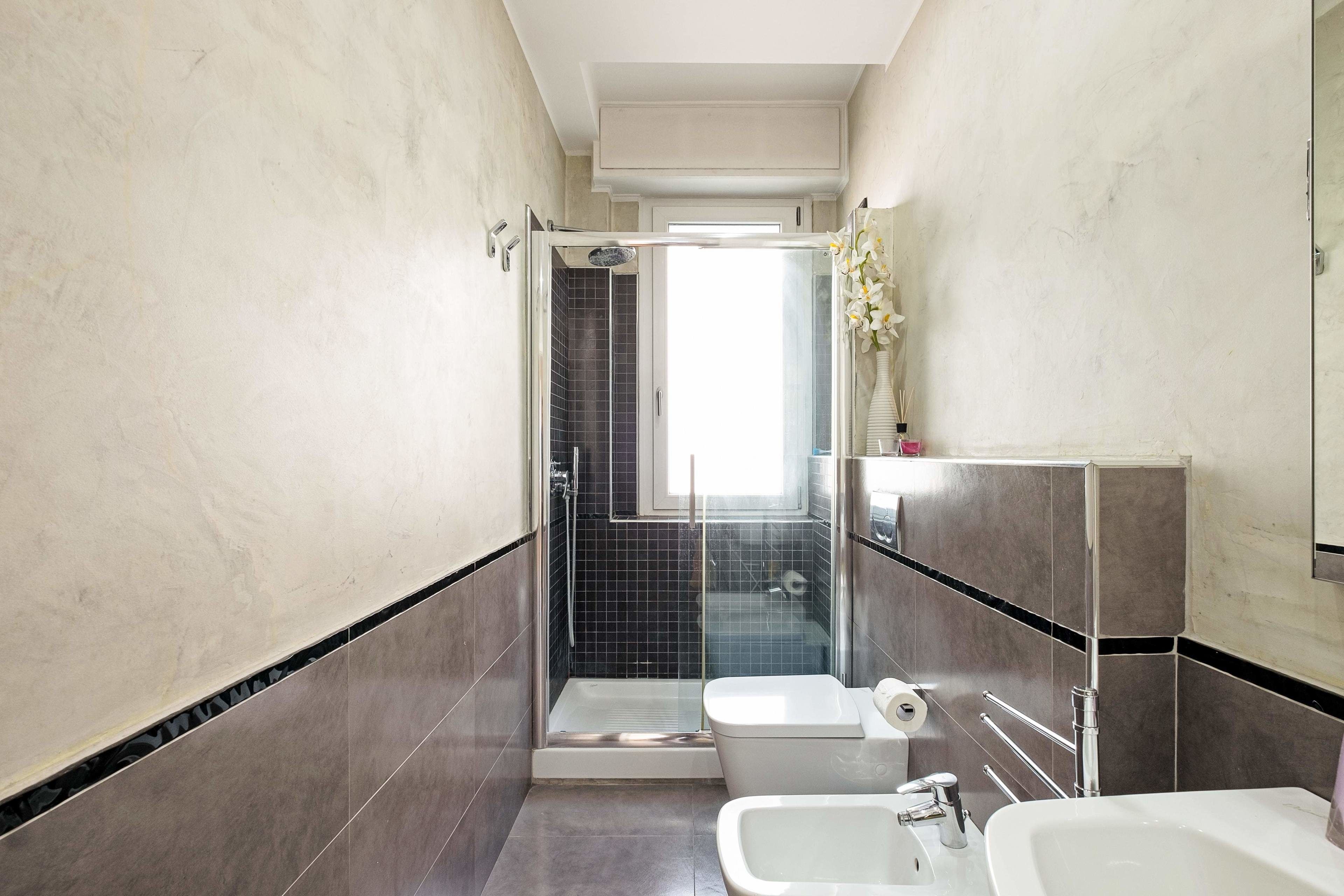 Apartment, 1 Bedroom | Bathroom | Shower, free toiletries, hair dryer, bidet