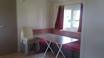 木屋, 花園景觀 | 起居區 | 平面電視