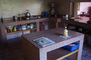 Fridge, microwave, oven, stovetop - Enjoy the stunning and peaceful landscape (Pokhara)