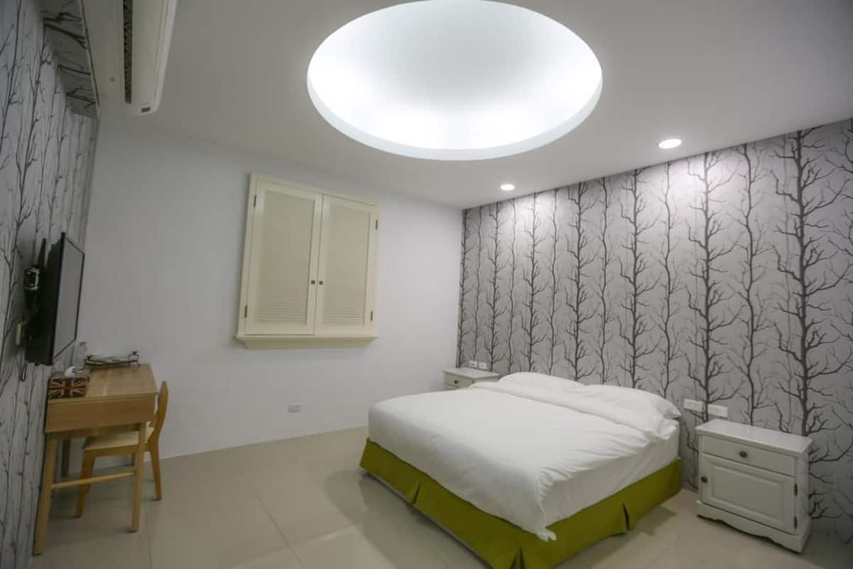 Kamar Double Standar | Tirai kedap cahaya, kedap suara, Wi-Fi gratis, dan seprai linen