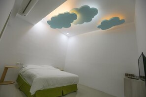 Basic Double Room | Blackout drapes, soundproofing, free WiFi, bed sheets - Return Home B&B (Yuli)