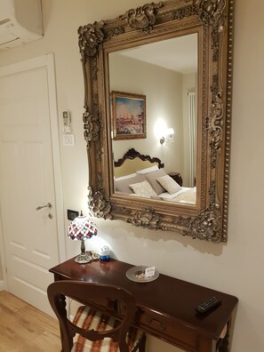 Superior Room, 1 Queen Bed (Dream of Venice Room) | Room amenity - B&B Fine Venice (Mestre)
