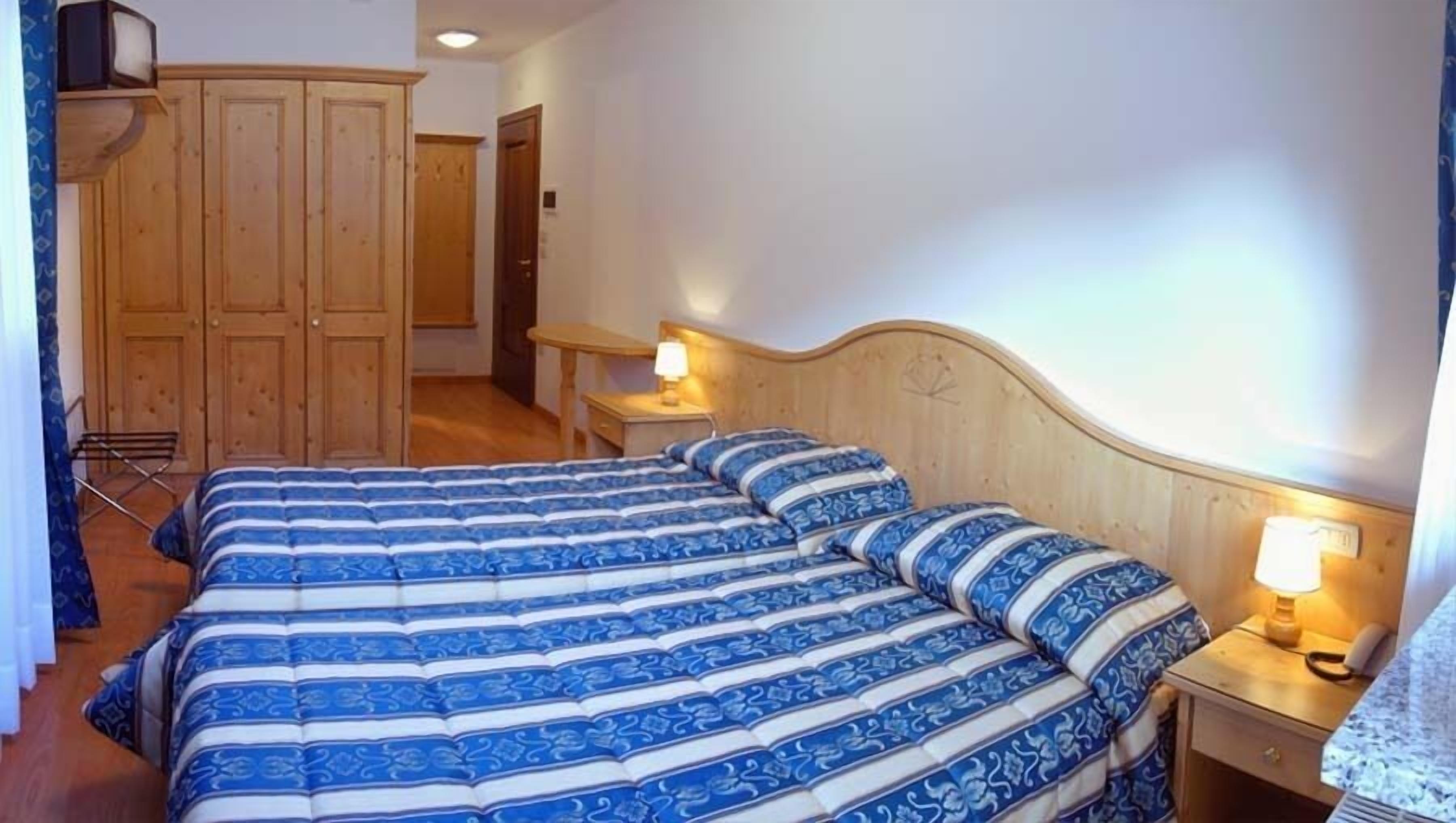 double room | cots/infant beds, free wifi, bed sheets