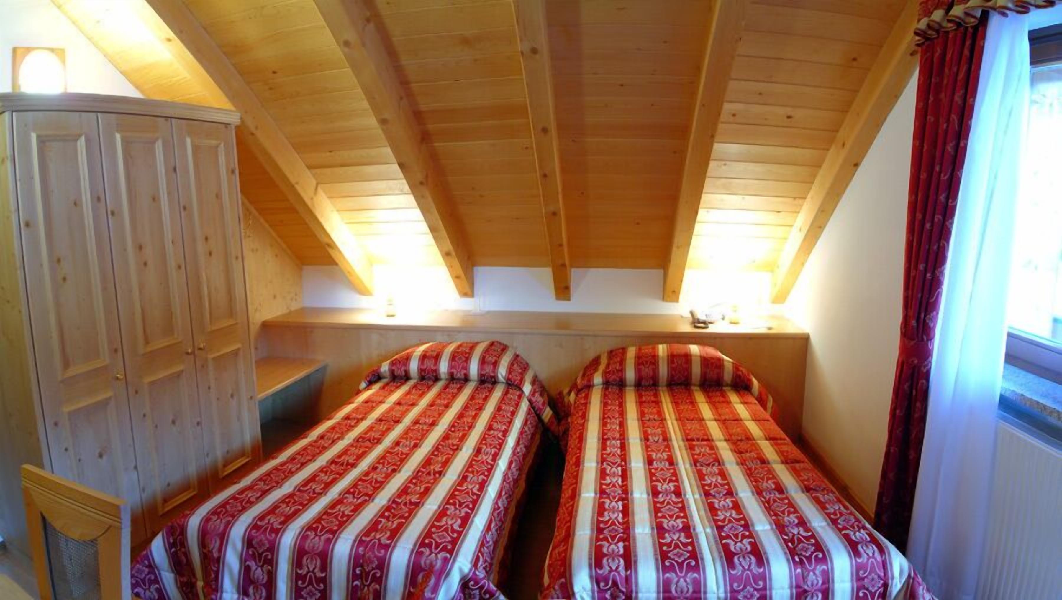 double room | cots/infant beds, free wifi, bed sheets