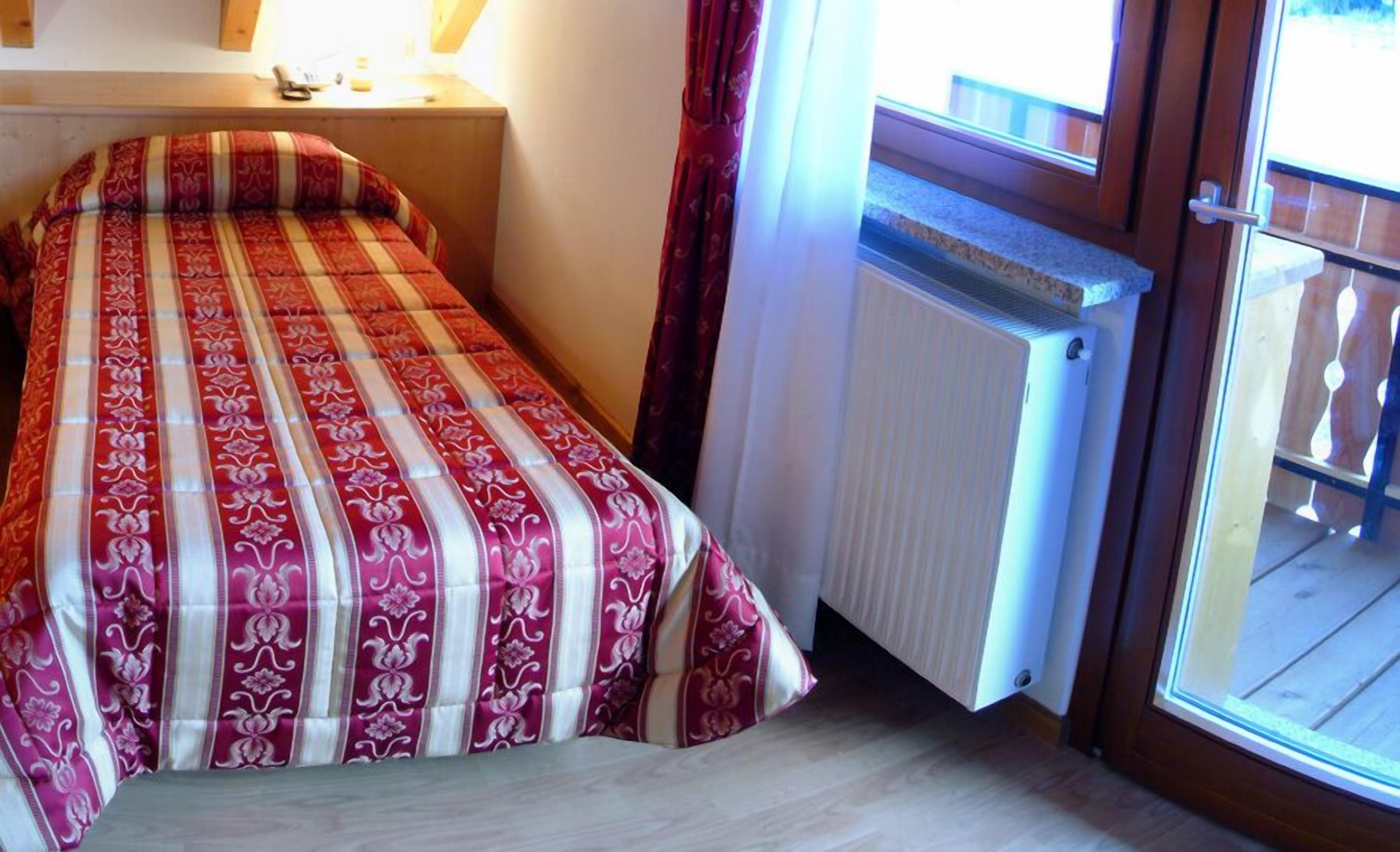 cots/infant beds, free wifi, bed sheets