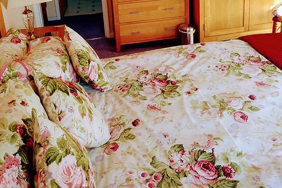 Habitación doble de uso individual | Ropa de cama hipoalergénica, escritorio y insonorización