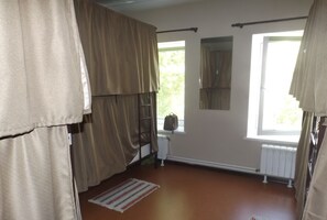Shared Dormitory, Women only (6 guests)