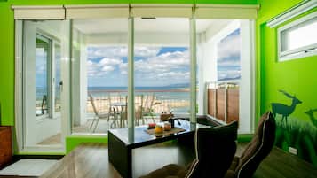 Premium Quadruple Room | Individually decorated, individually furnished, blackout drapes