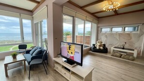 Superior vierpersoonskamer, 1 slaapkamer, uitzicht op zee | Individueel gedecoreerd, individueel gemeubileerd