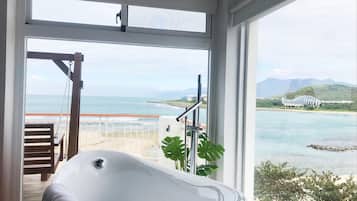 Presidential Double Room | Individually decorated, individually furnished, blackout drapes