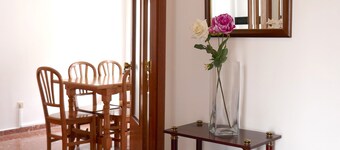 Sunny house in quiet street 800 € weekly