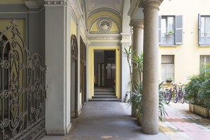 Courtyard - Flatty Apartments - Tadino (Milan)