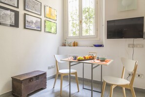 Studio | Living area | Flat-screen TV, Netflix, first-run films, pay films - Flatty Apartments - Tadino (Milan)