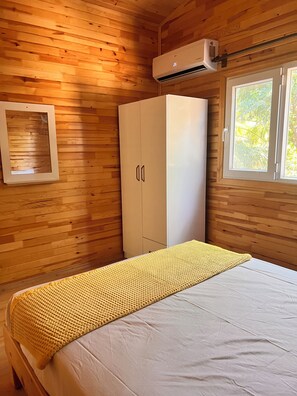 Business Bungalow | 1 bilik tidur, peralatan tempat tidur premium, dihias secara berasingan 