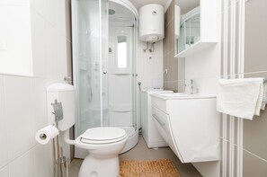 Shower, jetted tub, hydromassage showerhead, free toiletries - Guest house Palma (Dubrovnik)