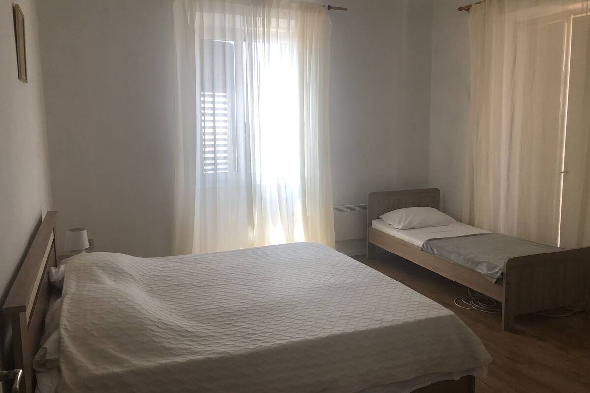 City Apartment, 4 Bedrooms, City View
