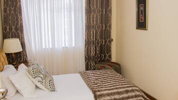 3 bedrooms, in-room safe, individually furnished, desk