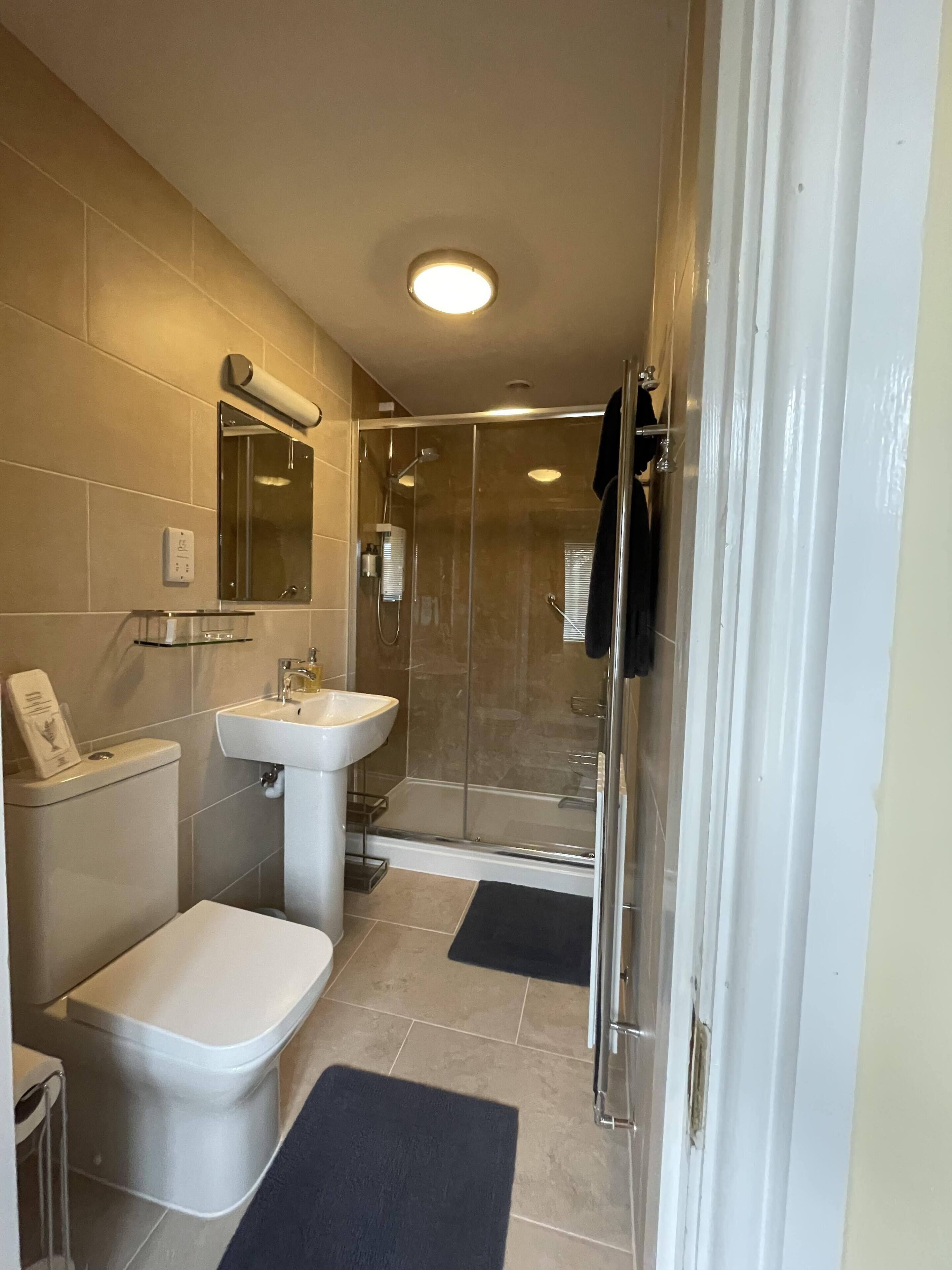 غرفة سوبيريور مزدوجة - سرير كبير - بحمام داخل الغرفة | حمام | تجهيزات دش، مجففات شعر، خف للقدمين، مناشف