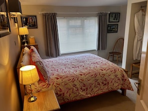 Double room-Superior-Ensuite with Shower-Garden View-Room 2 | 1 bedroom, Egyptian cotton sheets, premium bedding - The Old Posthouse B&B (Normanby-by-Spital)