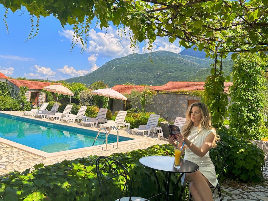 Utendørsbasseng, bassengtelt (inkludert) og bassengparasoller