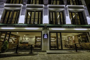 Front of property - evening/night - Doruk Palas Hotel (Istanbul)