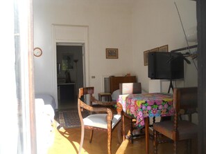 Shared Dormitory, Shared Bathroom (4 beds) | Premium bedding, down duvets, desk, rollaway beds - Casa di Stefano (Milan)