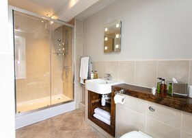 Superior Double Room | Bathroom