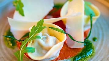 Comida y bebida