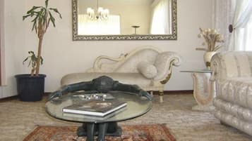 Coin salon dans le hall