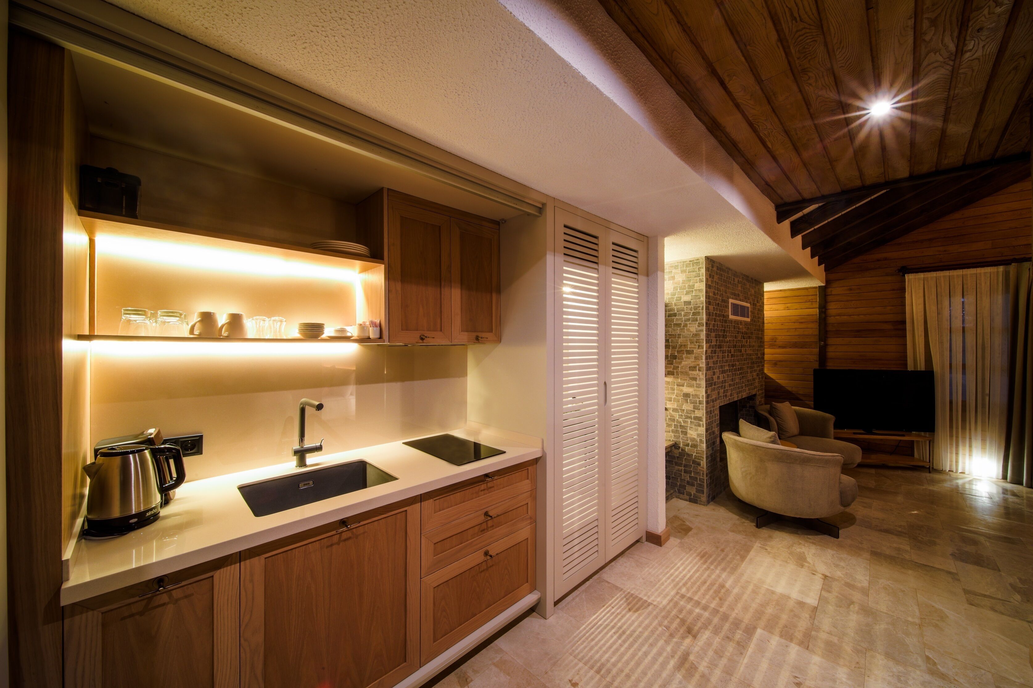 presidential villa, multiple beds, non smoking, sea view | private kitchen | electric kettle