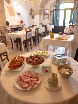 Frokostbuffé er inkludert hver dag