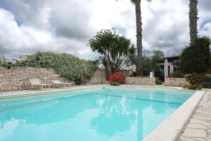 Outdoor pool, pool umbrellas, sun loungers - Dal Canonico (Mola di Bari)