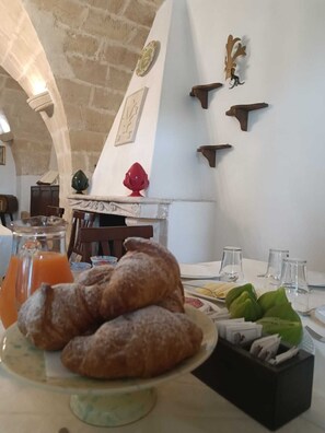 Free daily buffet breakfast  - Dal Canonico (Mola di Bari)