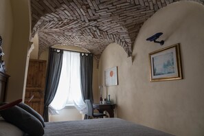 Luxury Room, 1 Queen Bed with Sofa bed | Hypo-allergenic bedding, memory-foam beds, in-room safe - Casa Collini Salò (Salò)