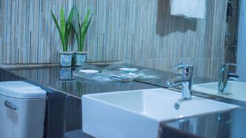 Deluxe Room | Bathroom | Deep soaking tub, rainfall showerhead, designer toiletries, hair dryer