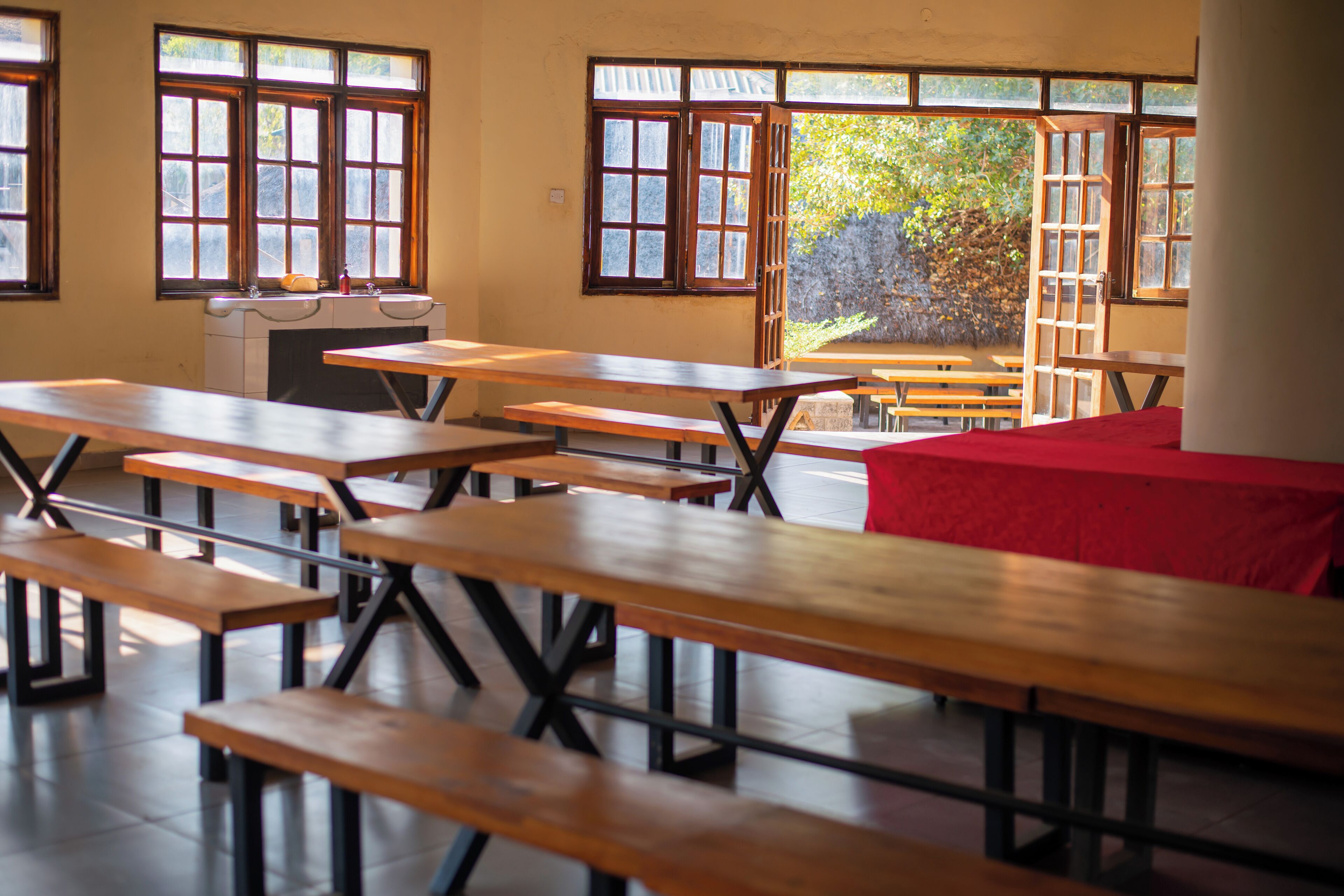 Breakfast, lunch, dinner served; local and international cuisine 