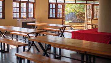 Breakfast, lunch, dinner served; local and international cuisine