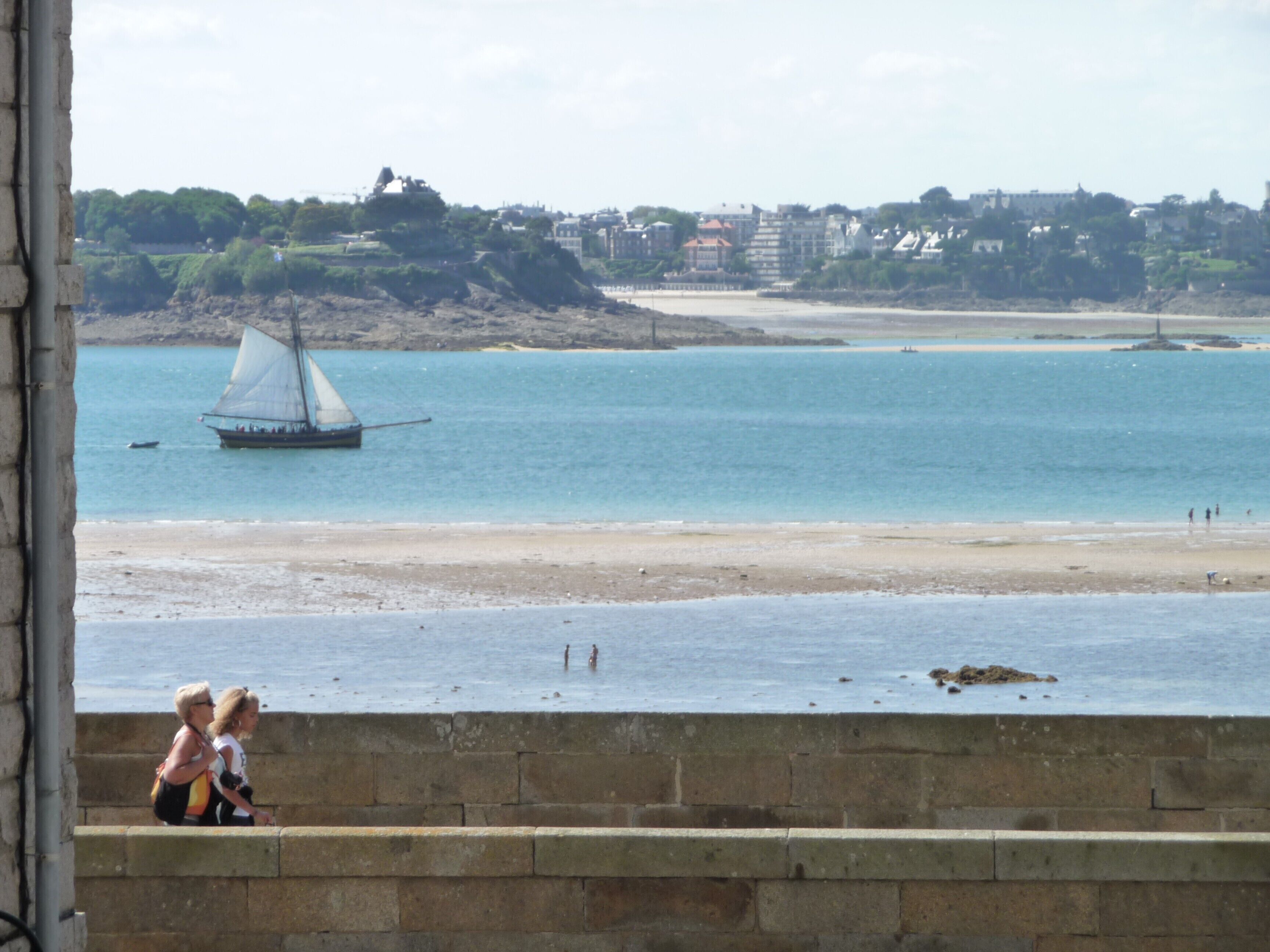 Beach nearby, sun-loungers