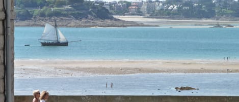 Beach nearby, sun-loungers