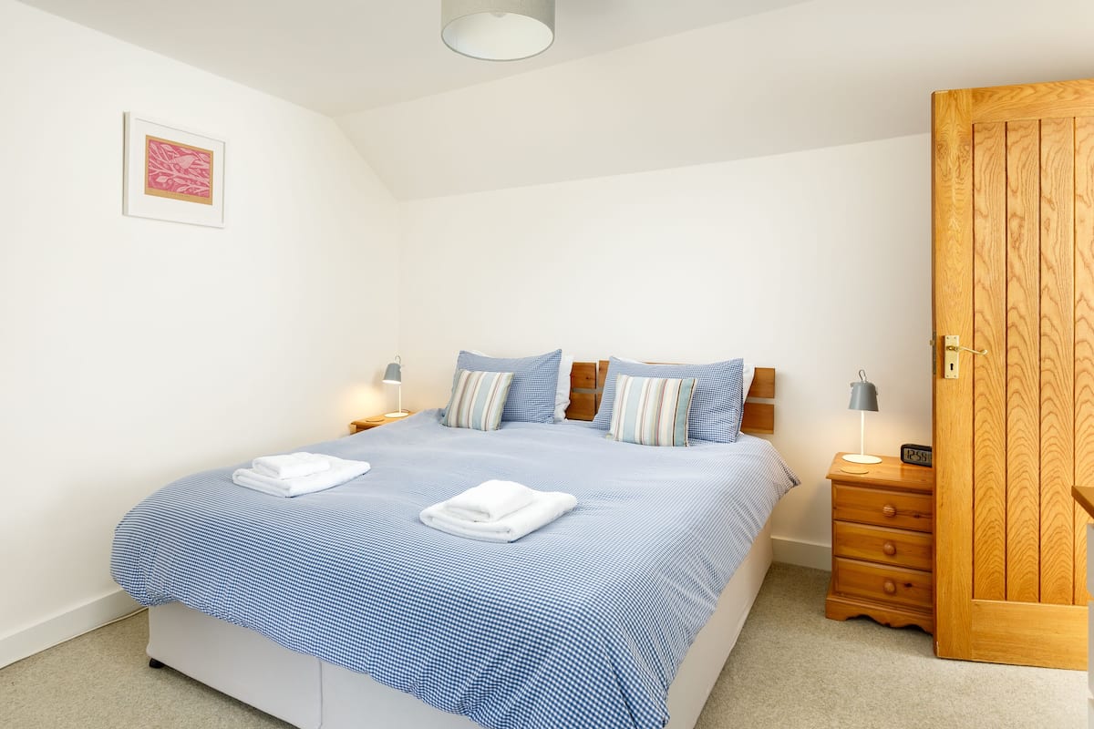 Camera con letto matrimoniale o 2 letti singoli, bagno privato | 1 camera, biancheria da letto ipoallergenica, con stile personalizzato