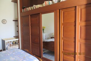 2 habitaciones, tabla de planchar con plancha, wifi y ropa de cama