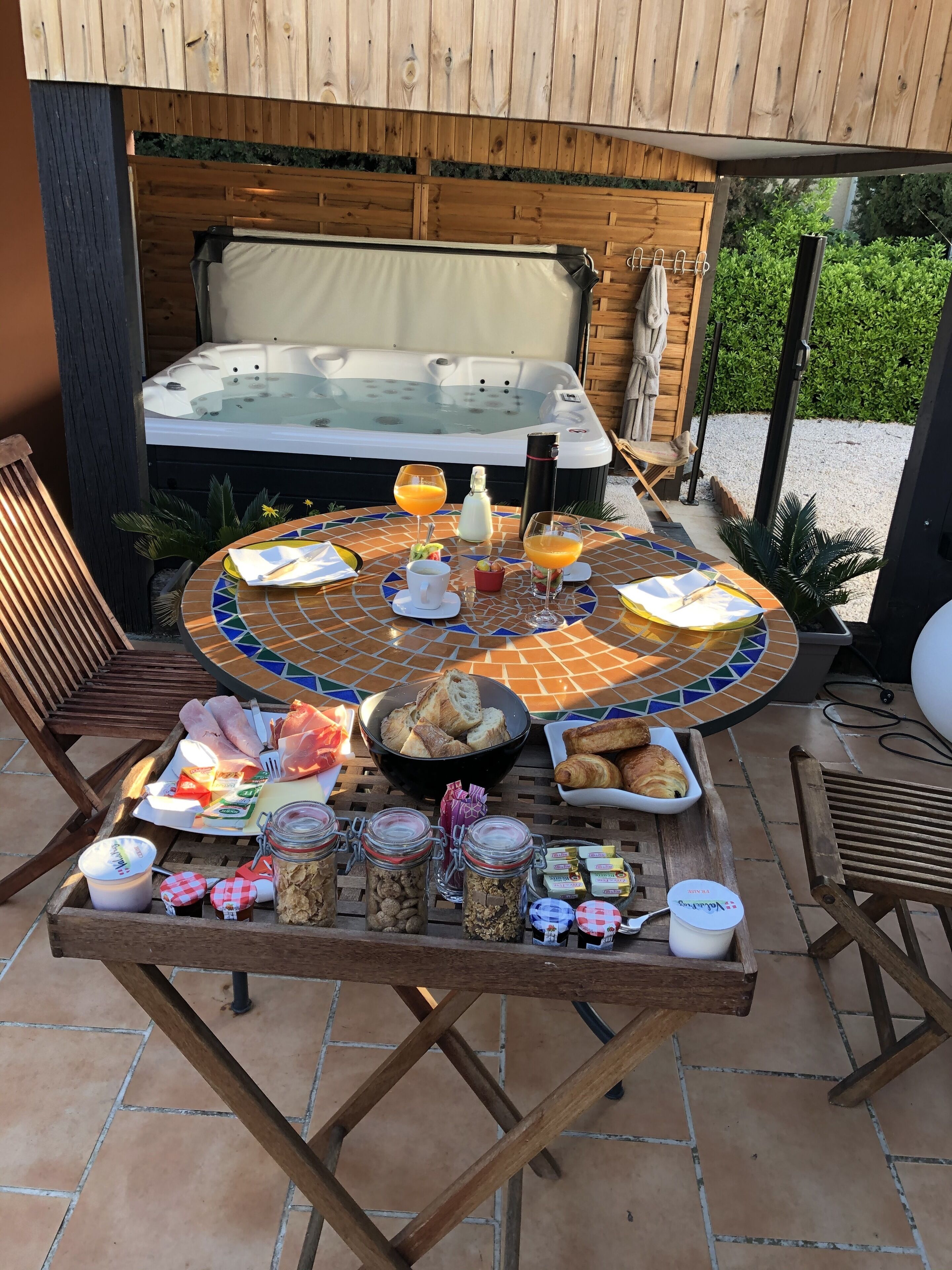 Tägliches inbegriffenes kontinentales Frühstück