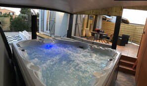 Private spa tub - La chambre des Onglous (Marseillan)