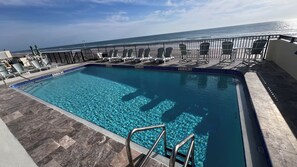 Piscine extérieure, piscine chauffée