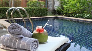3-Bedroom Pool Villa | 门廊