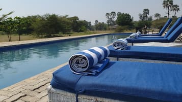 Outdoor pool, open 10:00 AM to 5:30 PM, pool loungers