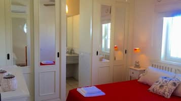 3 bedrooms, iron/ironing board, internet, bed sheets