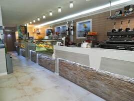 Desayuno continental incluido todos los días 