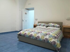 Quadruple Room, Private Bathroom | 1 bedroom, desk, soundproofing, free WiFi - B&B La Finestrella (Gaeta)